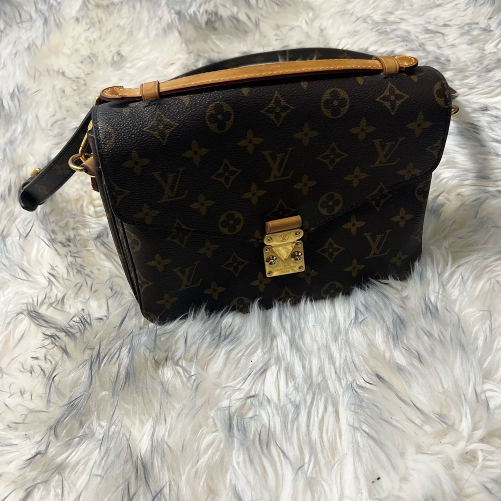 Louis Vuitton Pochette Métis